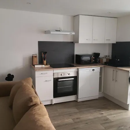 L 'albizia Nyaraló *